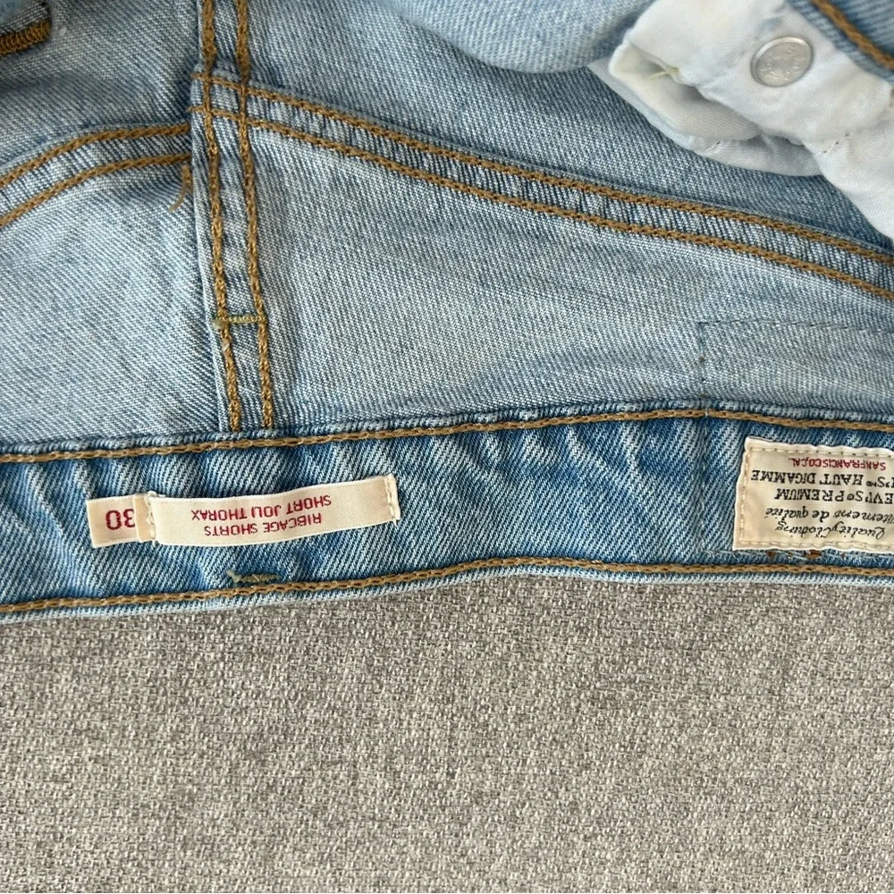 LEVI’s rib cage  Light Blue Denim Shorts - Picture 3 of 3